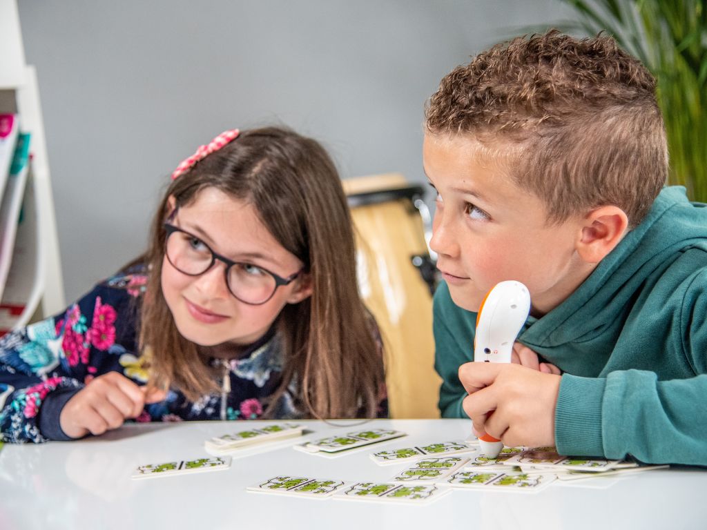 Enfants qui joue du Fuzomino